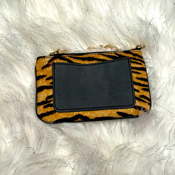 Small Michael Kors wallet in great condition. - Picture 2 of 4
